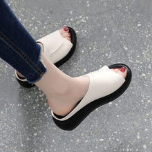 Load image into Gallery viewer, Zapatos de suela blanda realzados de suela gruesa de cuero suave Zapatilla de boca de pez